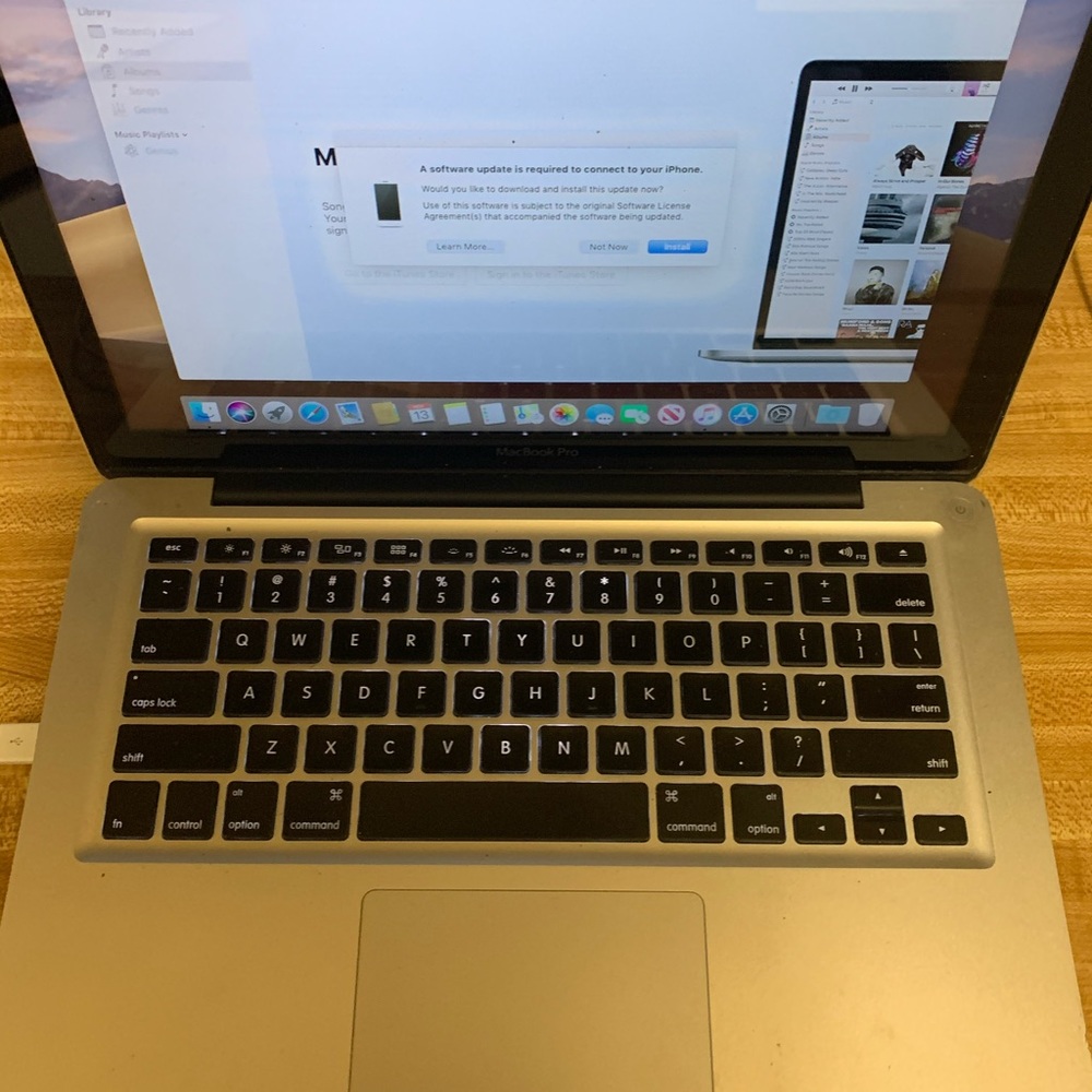 APPLE MAC BOOK PRO - Picture 5 of 5